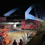 Nachtimpression Mega-Bauwerk Stabbogenbrücke