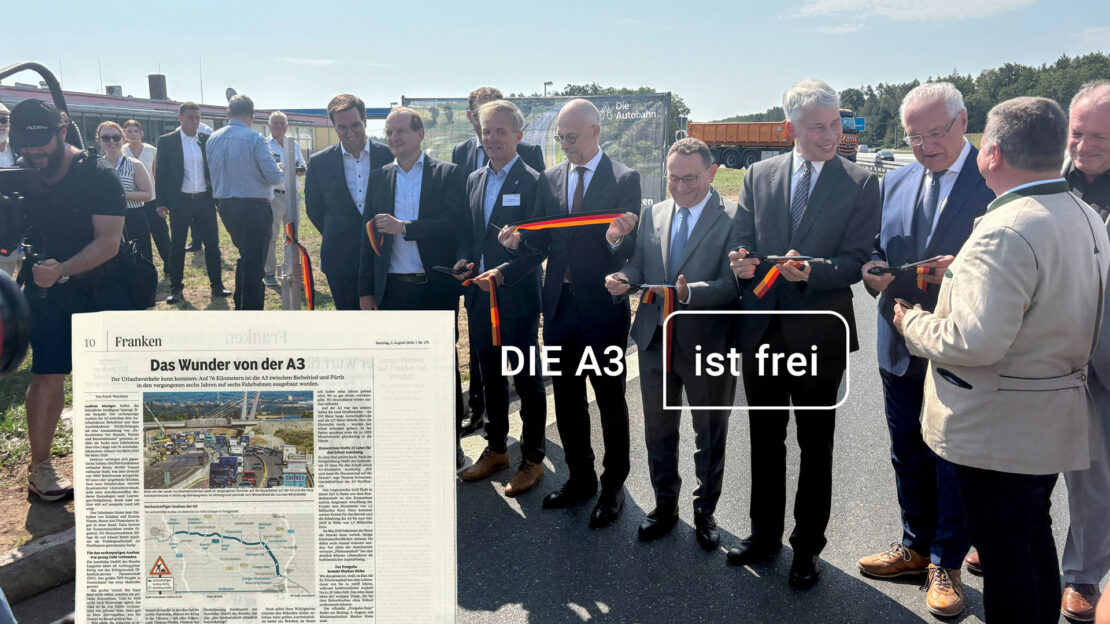 Verkehrsfreigabemder A3: Politiker und Ehrengäste haben gemeinsam das Band in Schwarz, rot, gold durchschnitten und blicken lächelnd auf ihren Teil des Bandes.